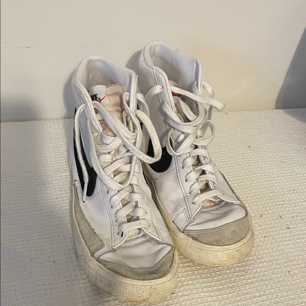 Nike blazers White and Black High-Top Sneakers size 9.5